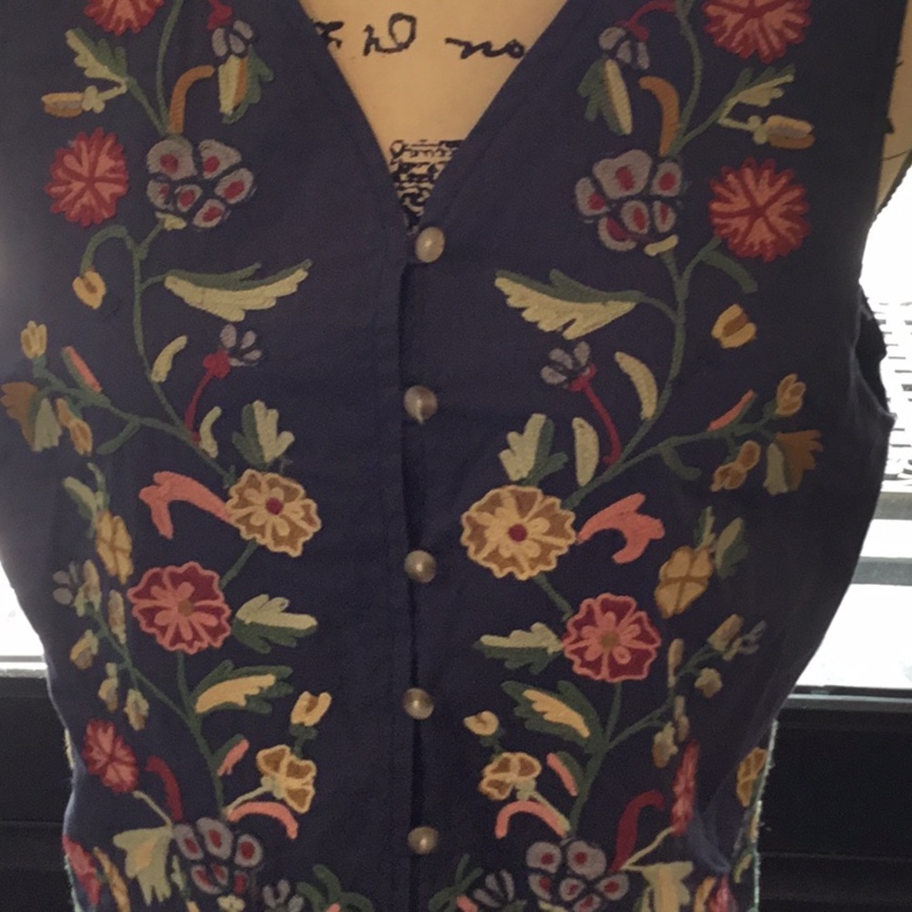 Bushwacker EUC Embroidered Floral Vest M